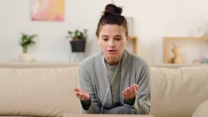 How Virtual Therapy for Trauma and PTSD Offers Flexible Healing